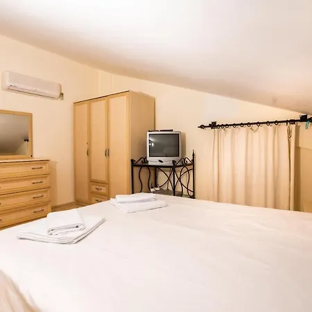 아파트 Lovely Flat Near With Shared Pool In *