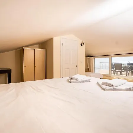 Lovely Flat Near With Shared Pool In *